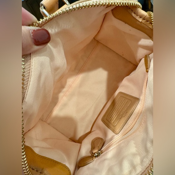Coach APRICOT Leather crossbody/hand bag - Picture 6 of 16